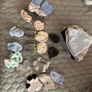 Baby hats, mittens, & booties